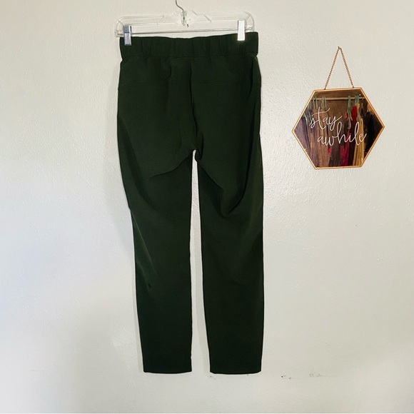 Lululemon On the Fly pant in Dark Olive Size 4 - Picture 6 of 9